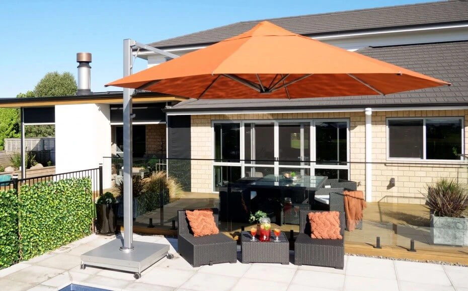 Freestanding umbrella